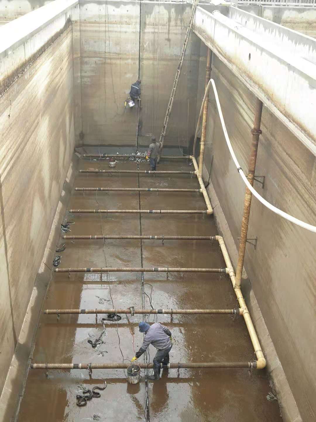 热烈祝贺泽华防水公司正在施工盐城市响水县陈家港化工园区污水池伸缩缝堵漏 热烈祝贺泽华防水公司正在施工盐城市响水县陈家港化工园区污水池伸缩缝堵漏